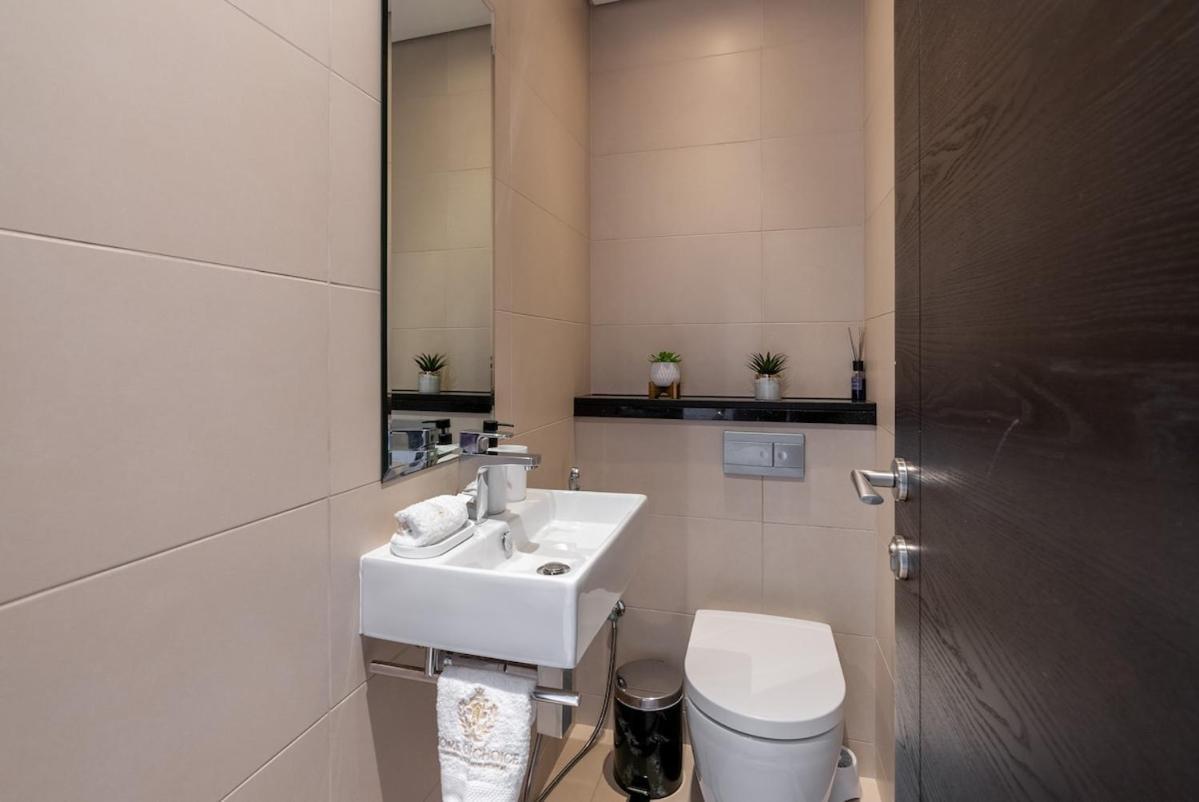 Silverene Tower - One Bedroom By Of Choice Apartment Dubai